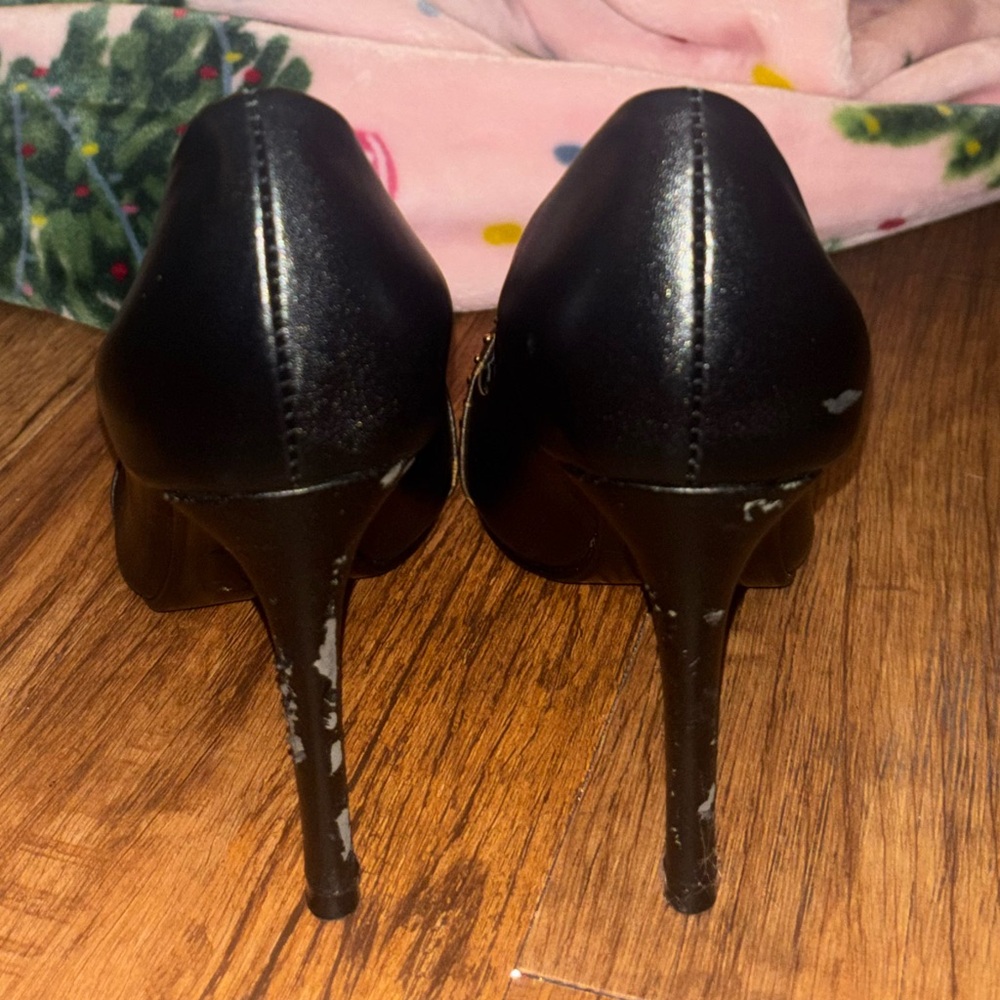 Louis Vuitton Cherie studded heels - Picture 5 of 7
